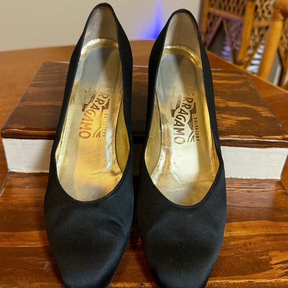 Vintage Salvatore Ferragamo Black Satin Heels Size 6.5 AA - Picture 6 of 11